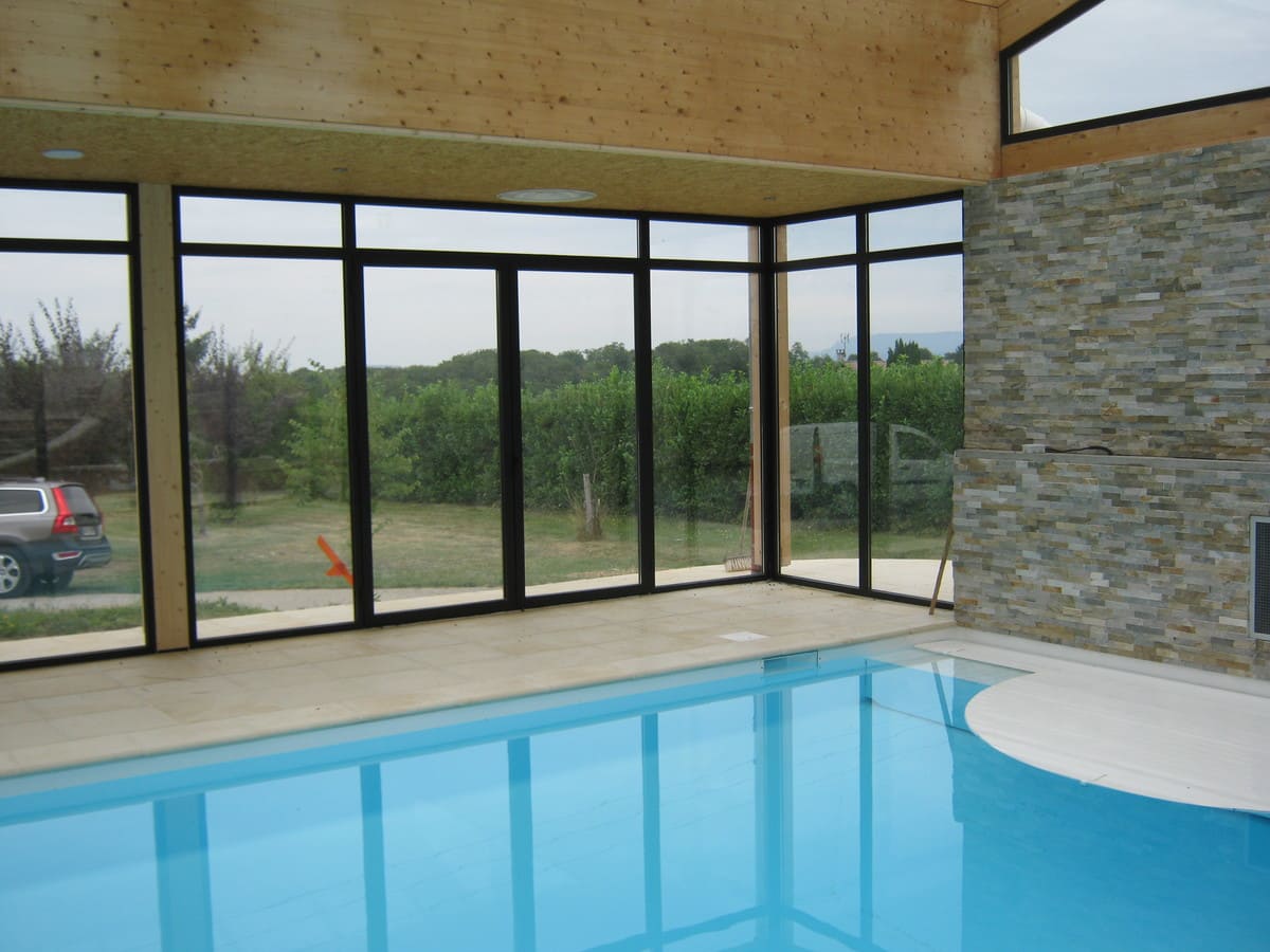 toit vitré sur piscine (vue intérieur 2)